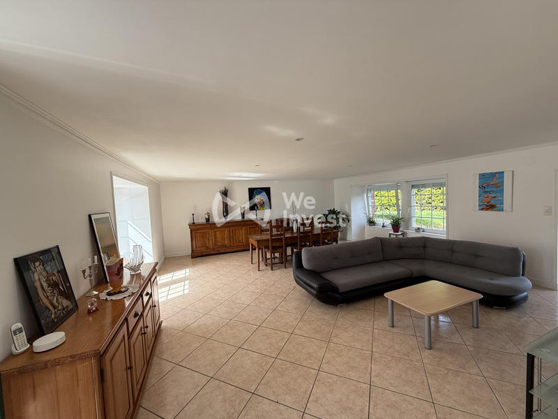 Maison - 270 m² - 9 pièces