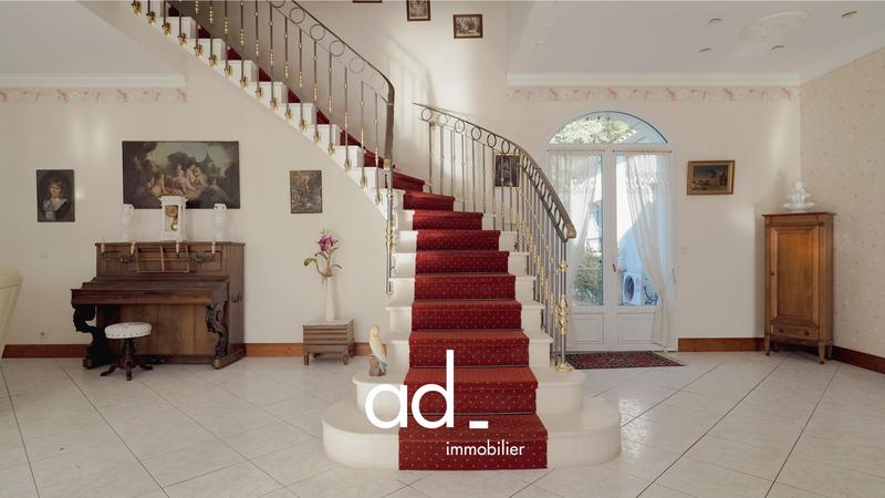 Maison - 210 m² - 5 pièces