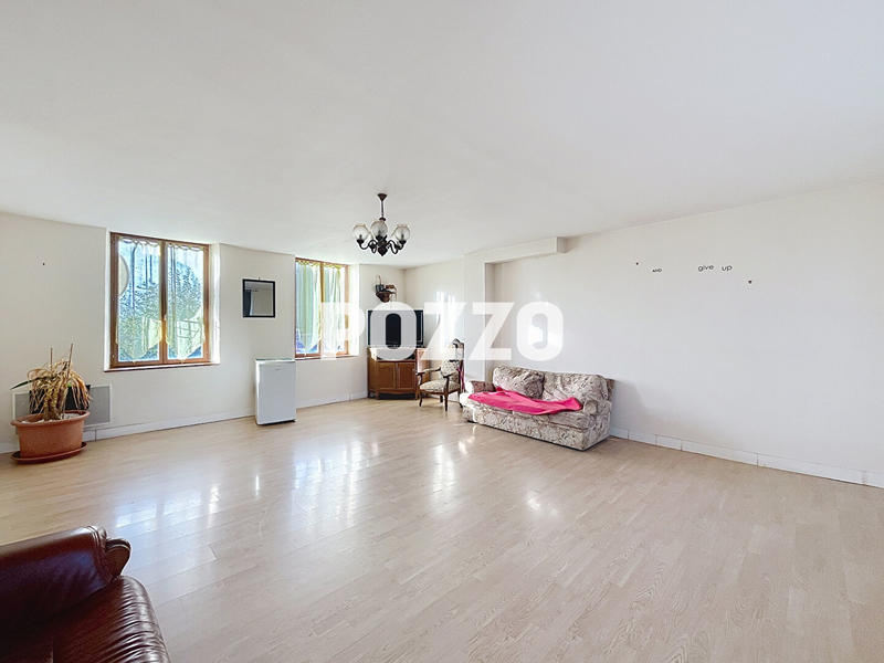 Maison - 588 m² - 10 pièces