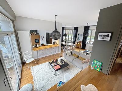 Maison de ville - 190 m² - 9 pièces