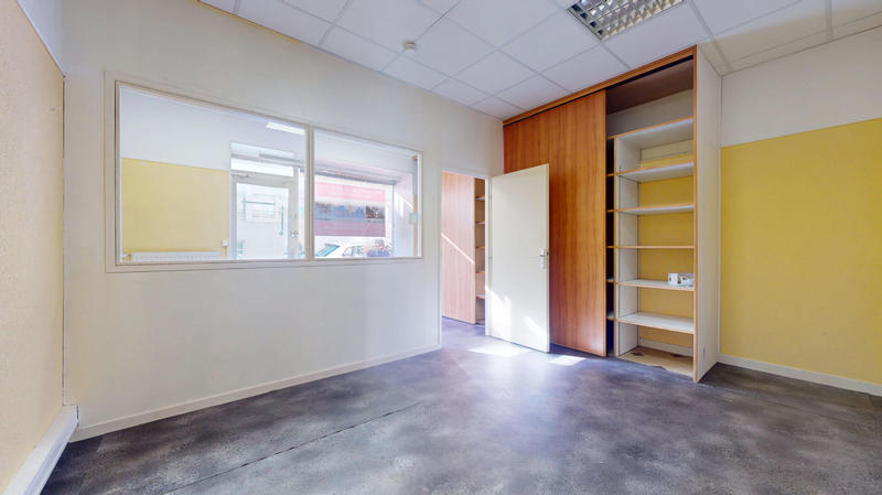 Local commercial - 104 m² - 5 pièces