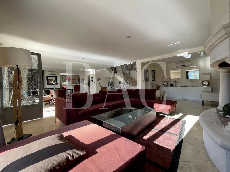Villa - 415 m² - 10 pièces