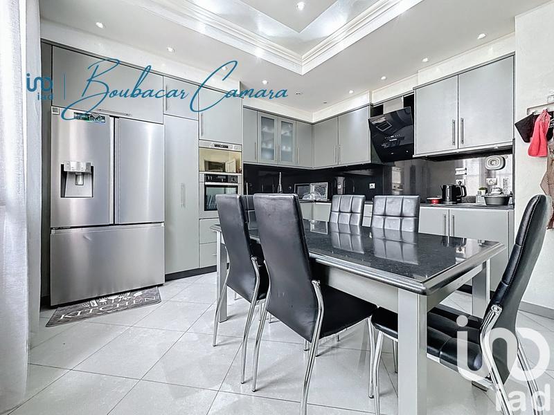 Maison - 203 m² - 8 pièces