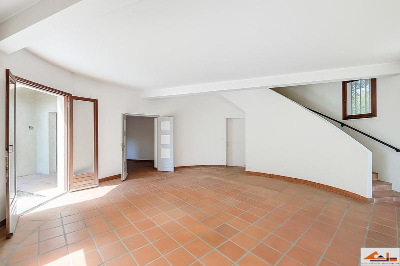 Maison - 217 m² - 8 pièces