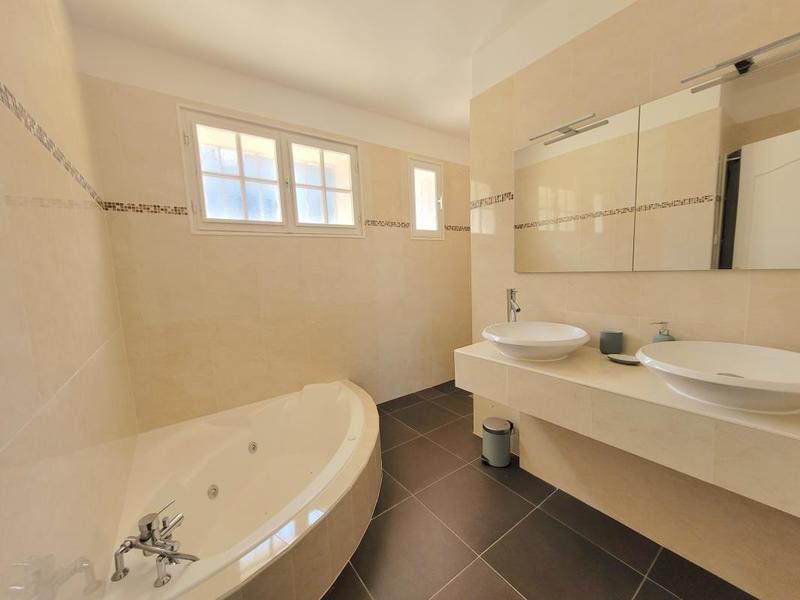 Immeuble - 256 m² - 8 pièces