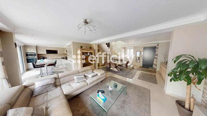 Maison - 235 m² - 6 pièces