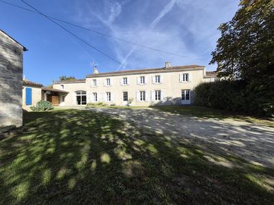 Maison ancienne - 315 m² - 13 pièces