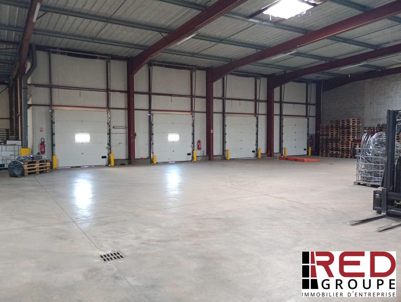 Entrepôt - 1 600 m²