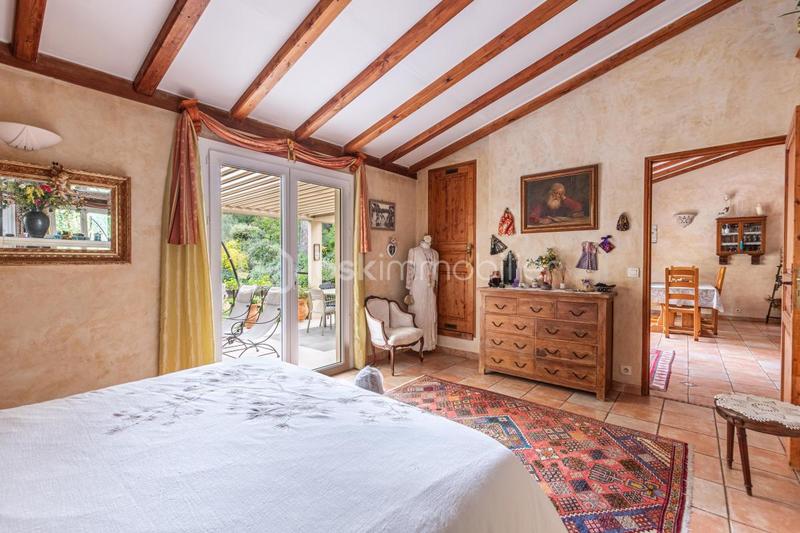 Maison - 250 m² - 10 pièces