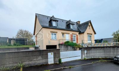 Maison - 153 m² - 8 pièces