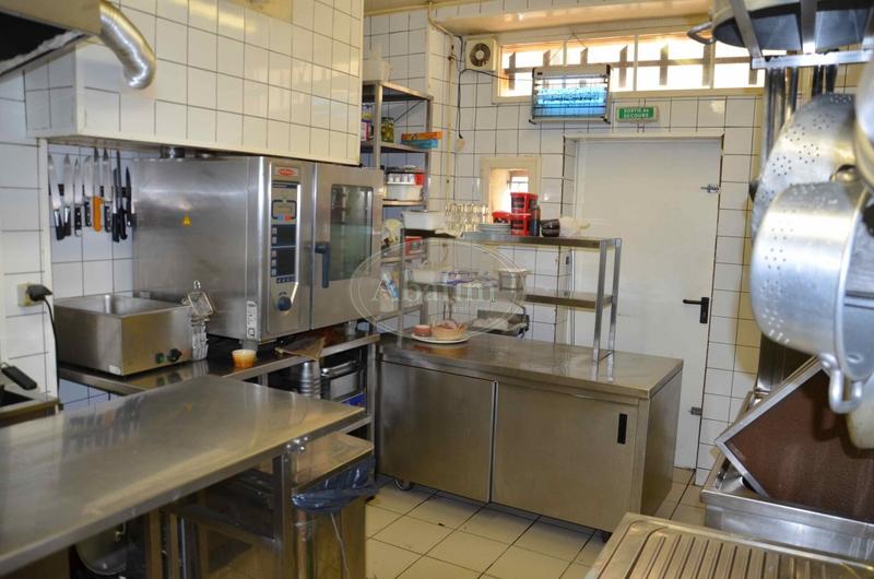 Local commercial - 250 m² - 8 pièces