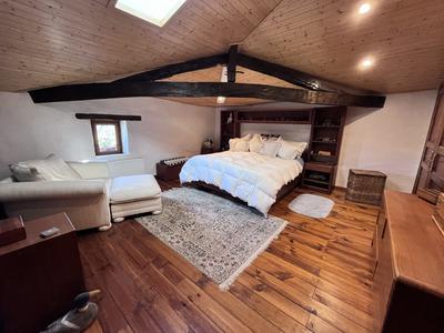 Maison traditionnelle - 290 m² - 7 pièces