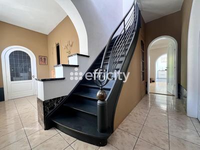 Maison - 201 m² - 8 pièces