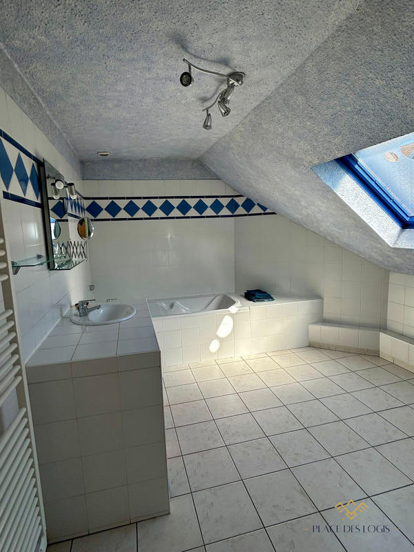 Appartement - 160 m² - 7 pièces