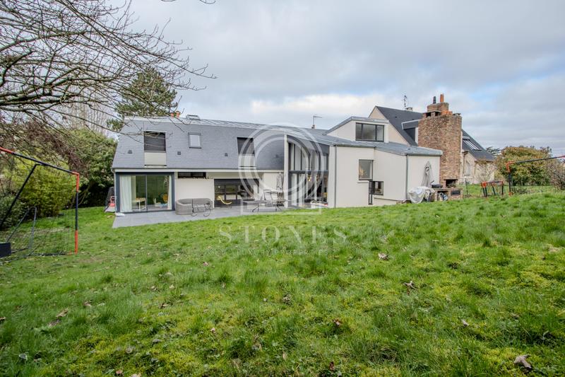 Maison - 250 m² - 8 pièces