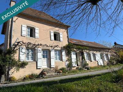 Maison - 242 m² - 8 pièces