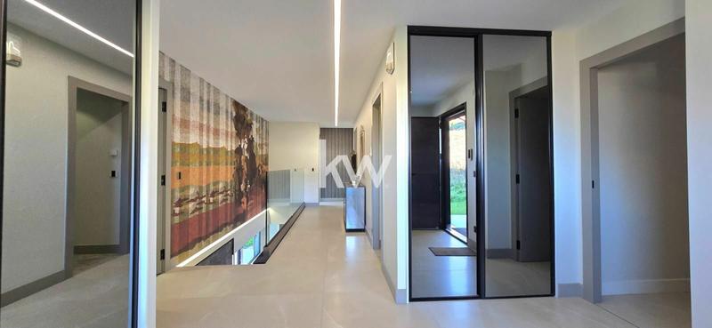 Demeure - 295 m² - 6 pièces