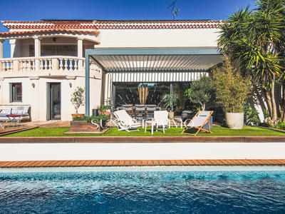 Maison - 273 m² - 7 pièces