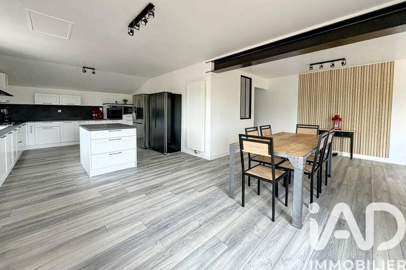 Maison - 240 m² - 7 pièces