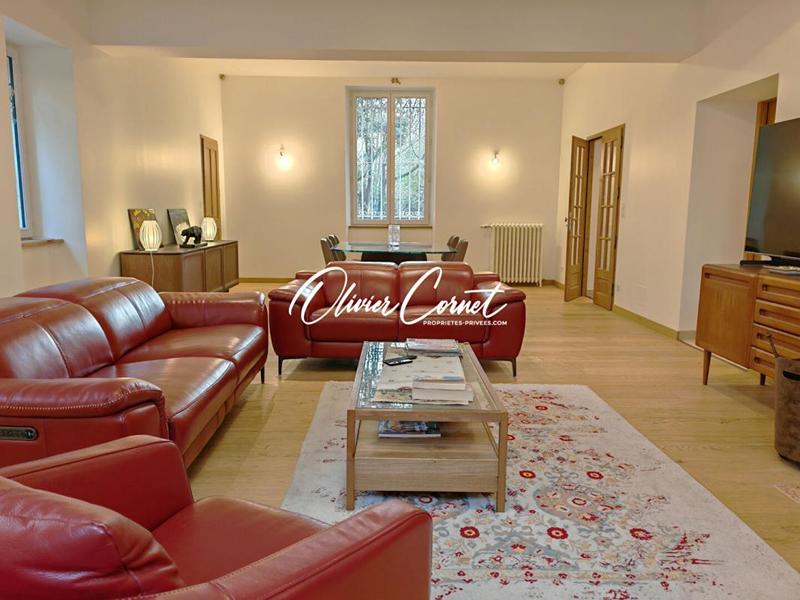 Propriété - 286 m² - 9 pièces