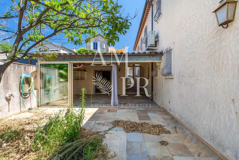 Villa - 181 m² - 7 pièces