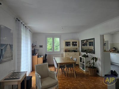 Maison - 94 m² - 5 pièces