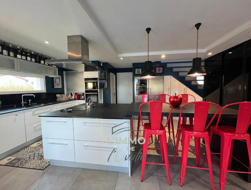 Maison - 220 m² - 7 pièces