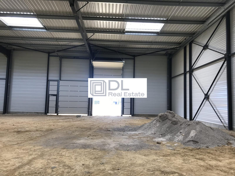 Entrepôt - 1 270 m²