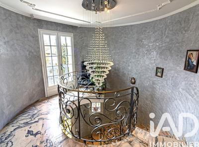 Maison - 307 m² - 10 pièces