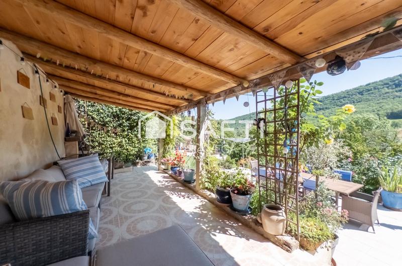 Maison - 210 m² - 5 pièces