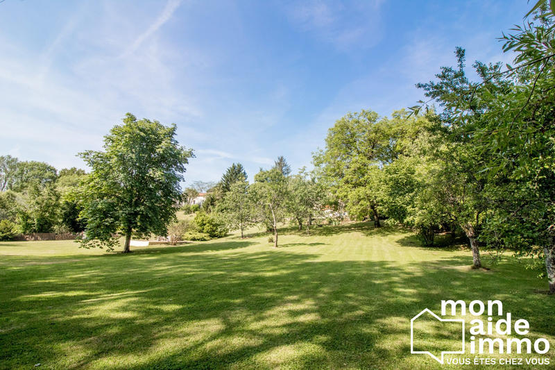 Maison - 240 m² - 15 pièces