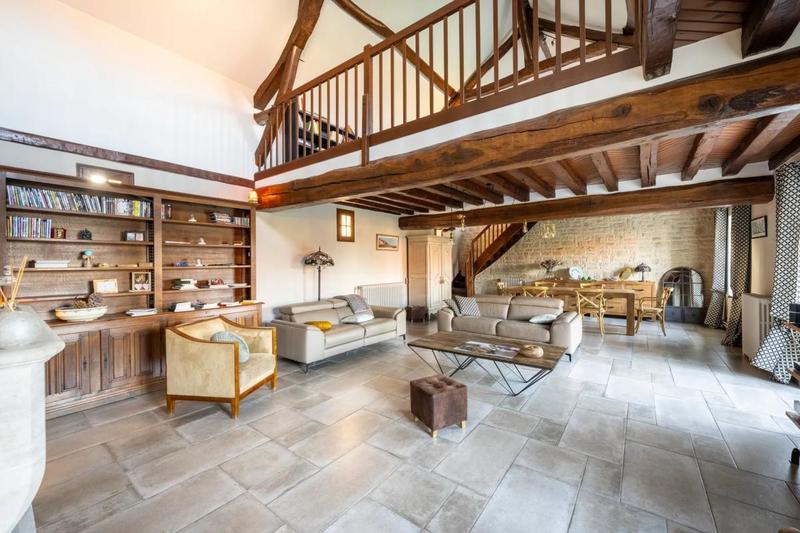 Corps de ferme - 270 m² - 9 pièces