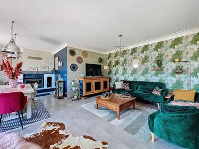 Maison - 240 m² - 8 pièces