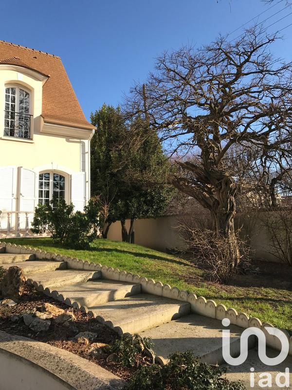 Maison - 220 m² - 10 pièces