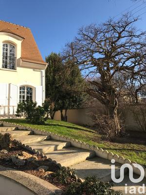 Maison - 220 m² - 10 pièces