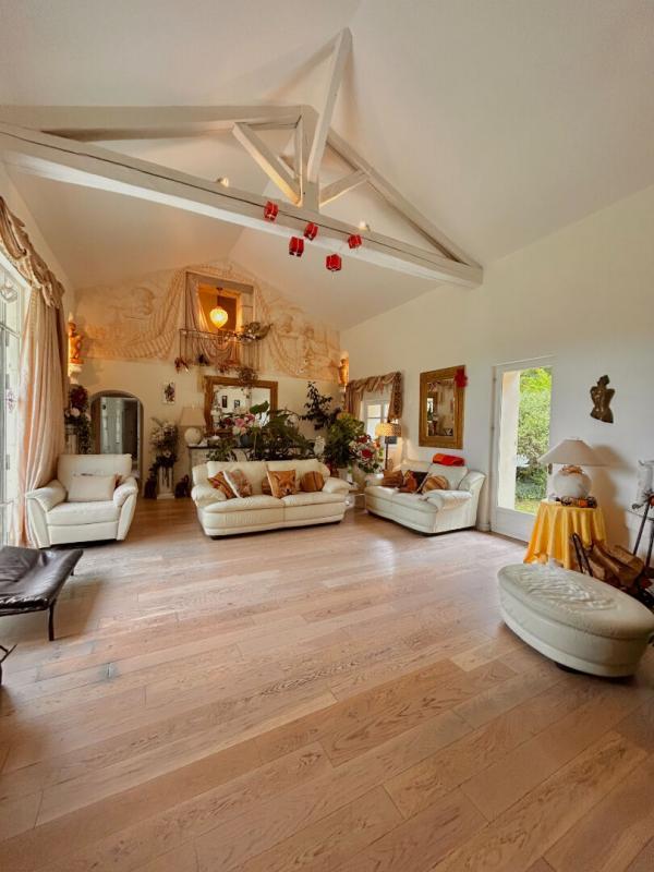 Maison - 270 m² - 8 pièces