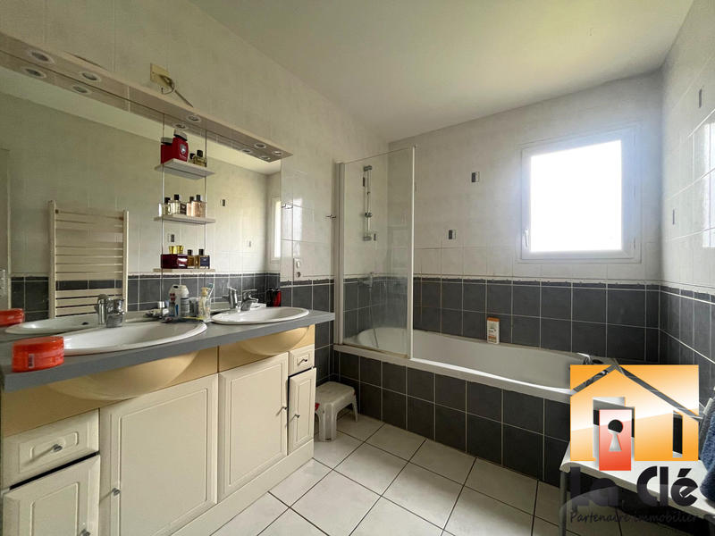 Maison contemporaine - 199 m² - 7 pièces