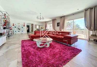 Villa - 220 m² - 7 pièces