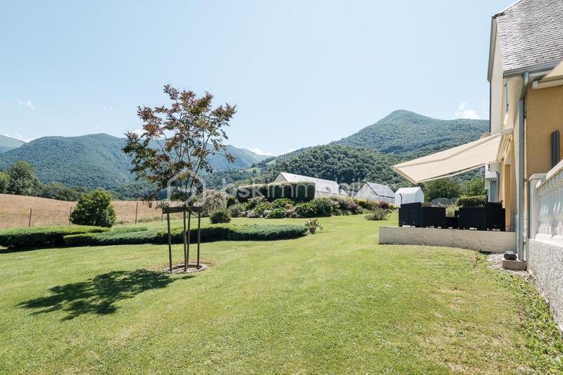 Propriété - 410 m² - 16 pièces