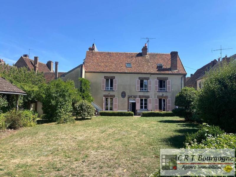 Maison ancienne - 248 m² - 9 pièces