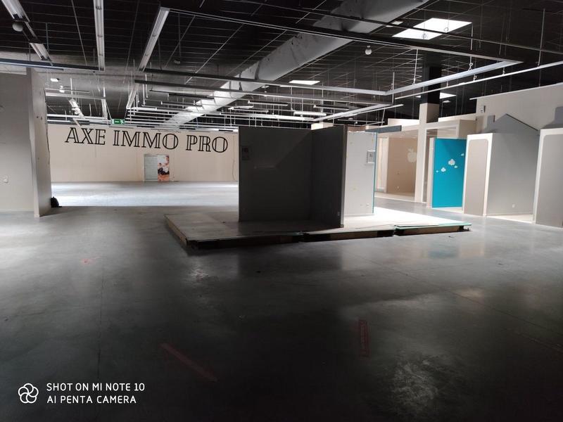 Local commercial - 1 854 m² - 5 pièces