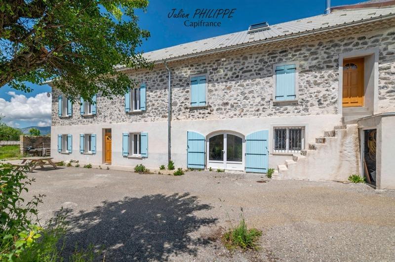 Maison - 247 m² - 7 pièces