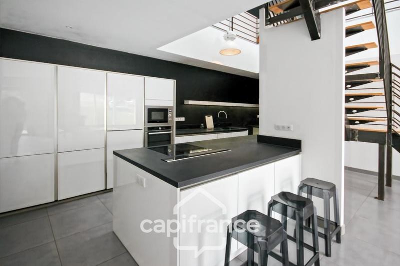 Maison - 230 m² - 6 pièces