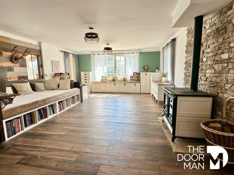 Maison - 310 m² - 13 pièces