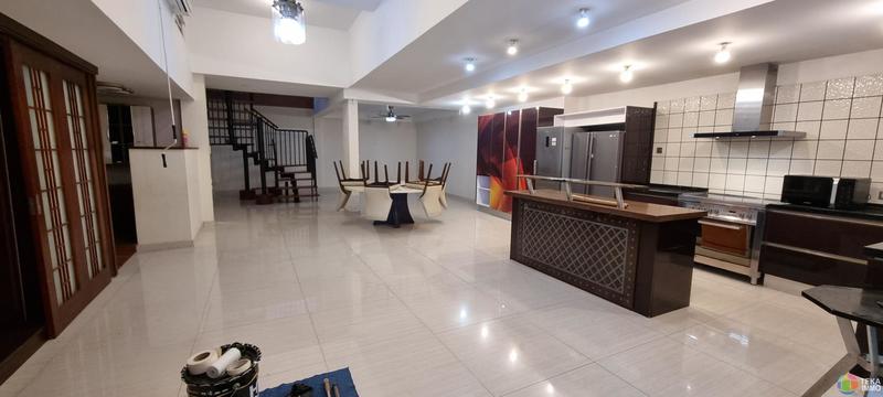 Bureau - 300 m² - 9 pièces