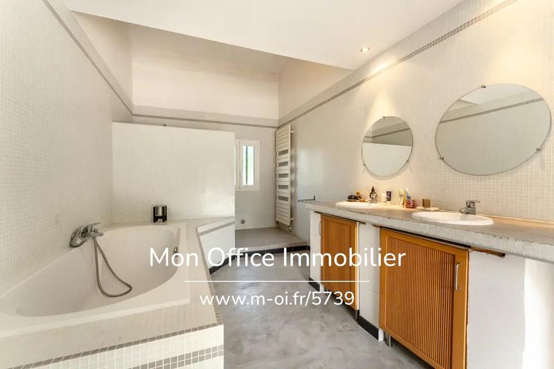 Villa - 240 m² - 5 pièces