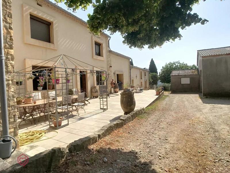 Propriété - 360 m² - 10 pièces