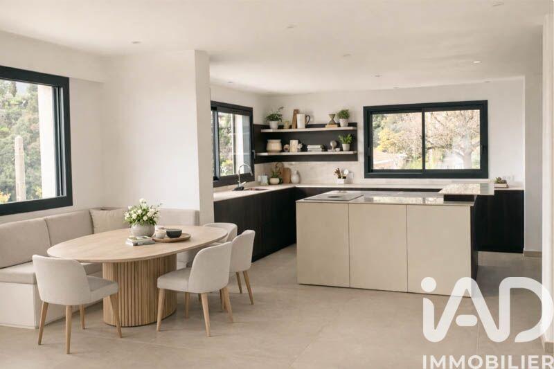 Maison - 259 m² - 5 pièces