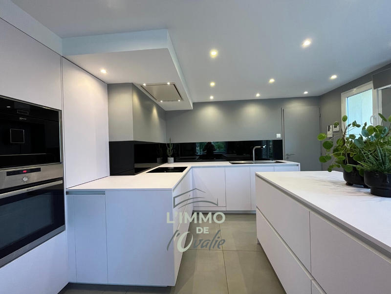 Maison - 200 m² - 6 pièces