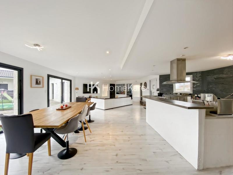 Villa - 275 m² - 8 pièces